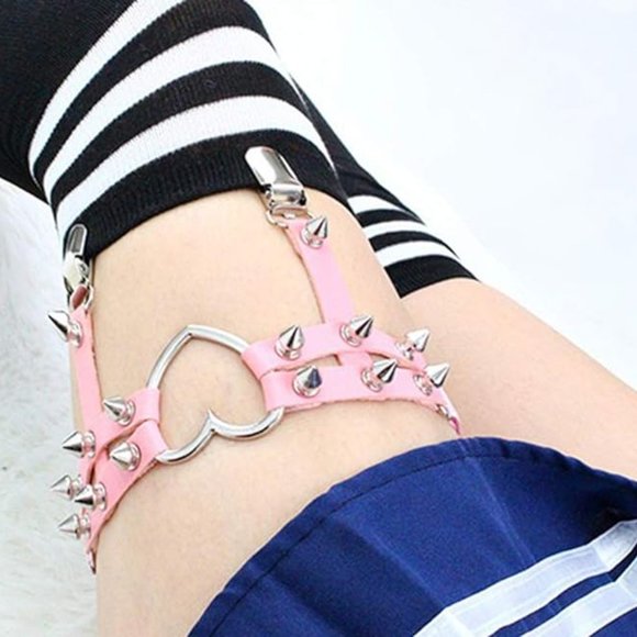 Pink Leather Heart Rivet Stud Garters - Picture 2 of 3